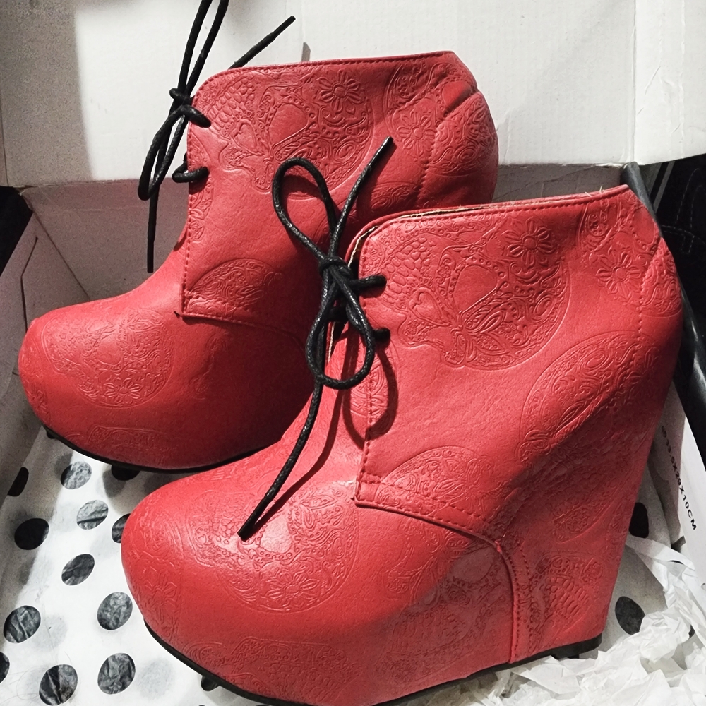 Iron Fist Red Sugar Skull Wedges